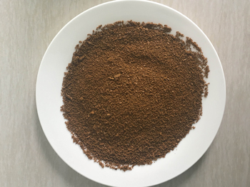 1588577624256112.jpg 褐色聚合氯化鋁.jpg